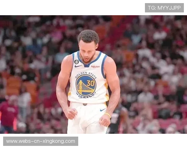 库里精准跑位接球命中,勇士再展外线杀伤